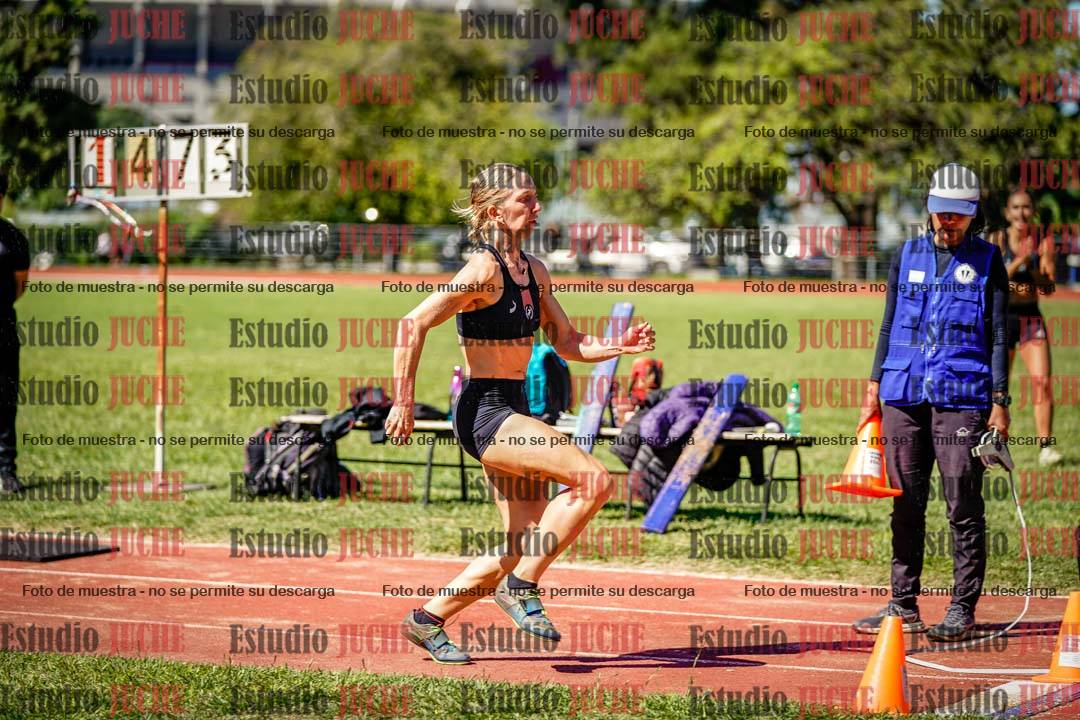 Fotos del salto en largo de mujeres