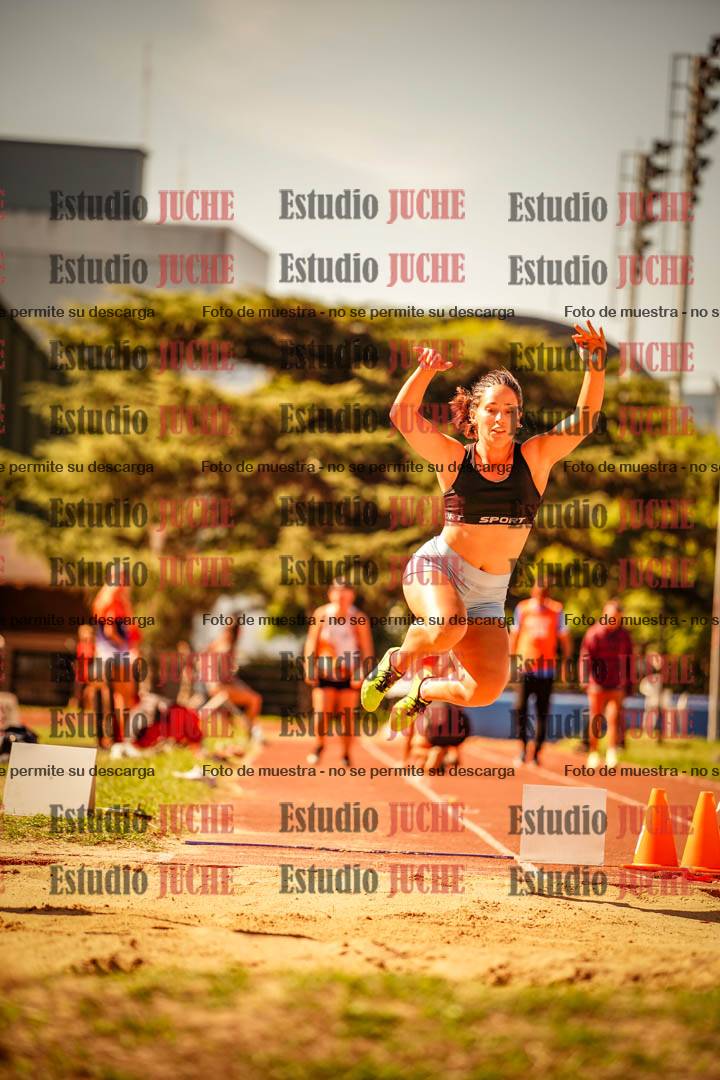 Fotos del salto en largo de mujeres