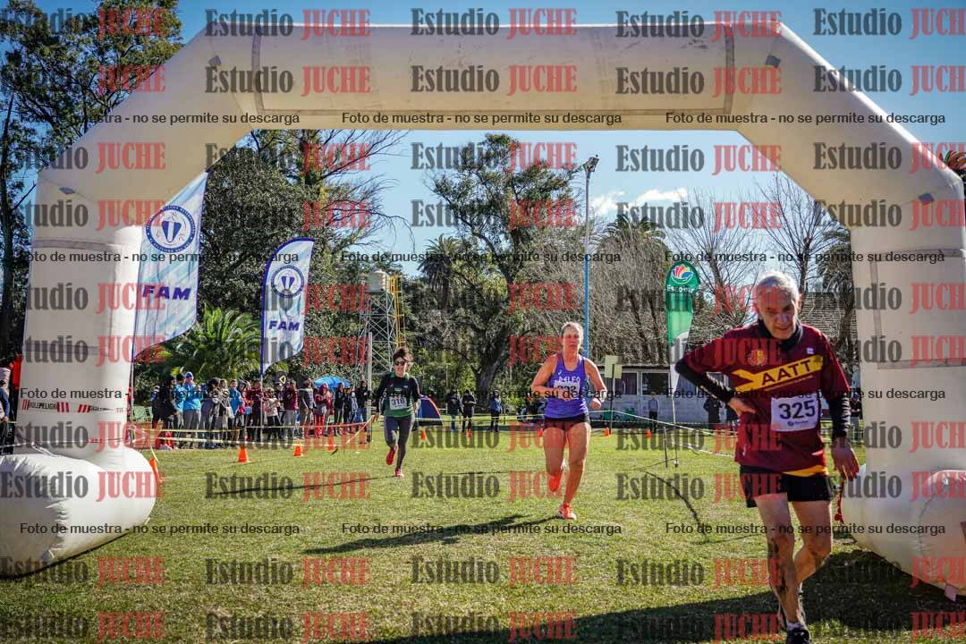 Fotos de la llegada del cross de 1500 m