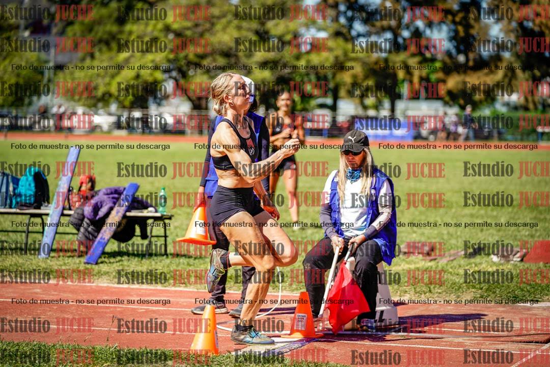 Fotos del salto en largo de mujeres