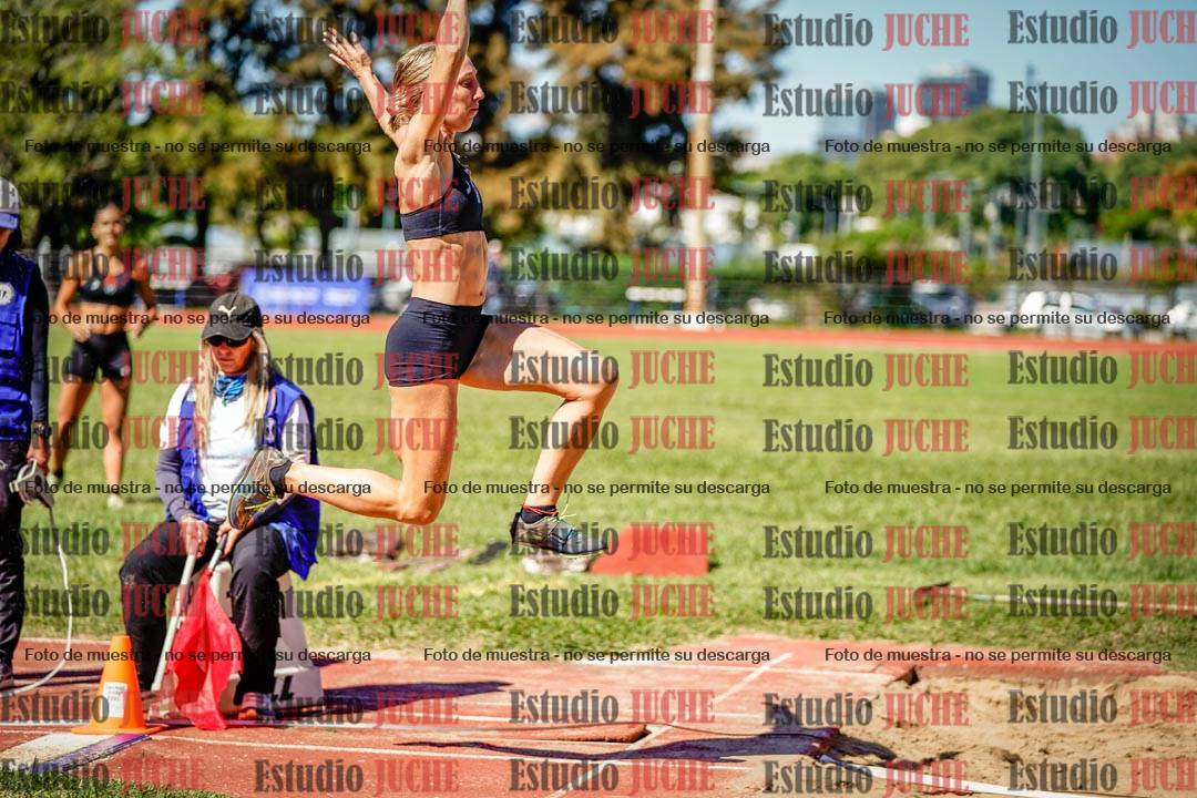 Fotos del salto en largo de mujeres