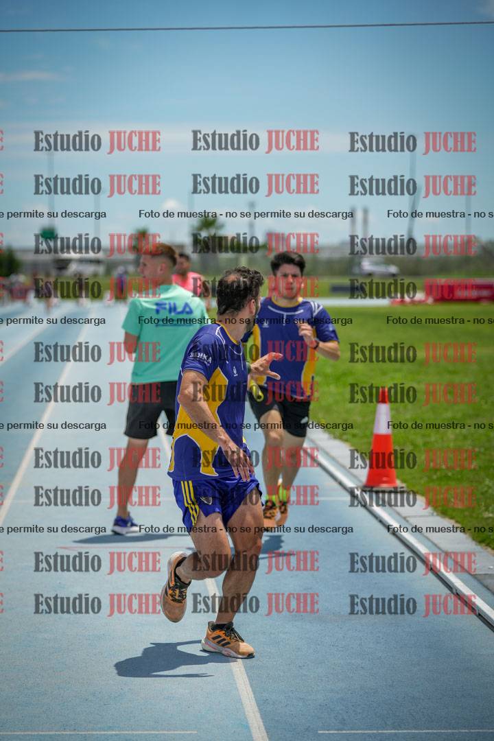 Fotos durante el transcurso de los relevos 20' para running teams - serie 2