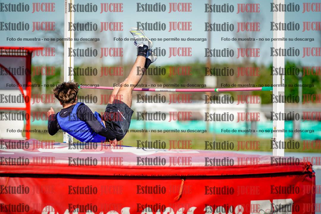 Fotos del salto en alto de mujeres y varones - U15