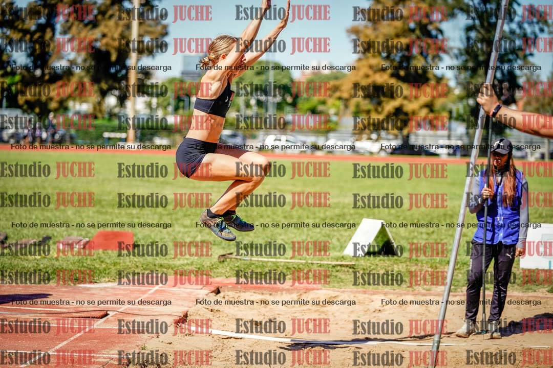 Fotos del salto en largo de mujeres