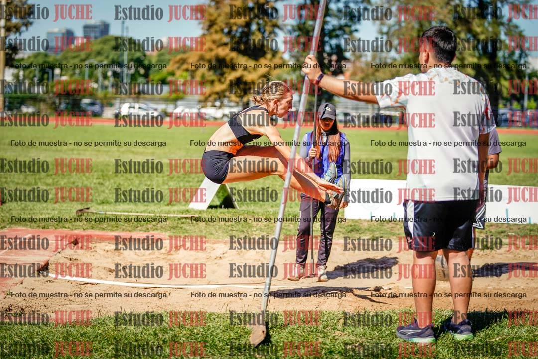 Fotos del salto en largo de mujeres