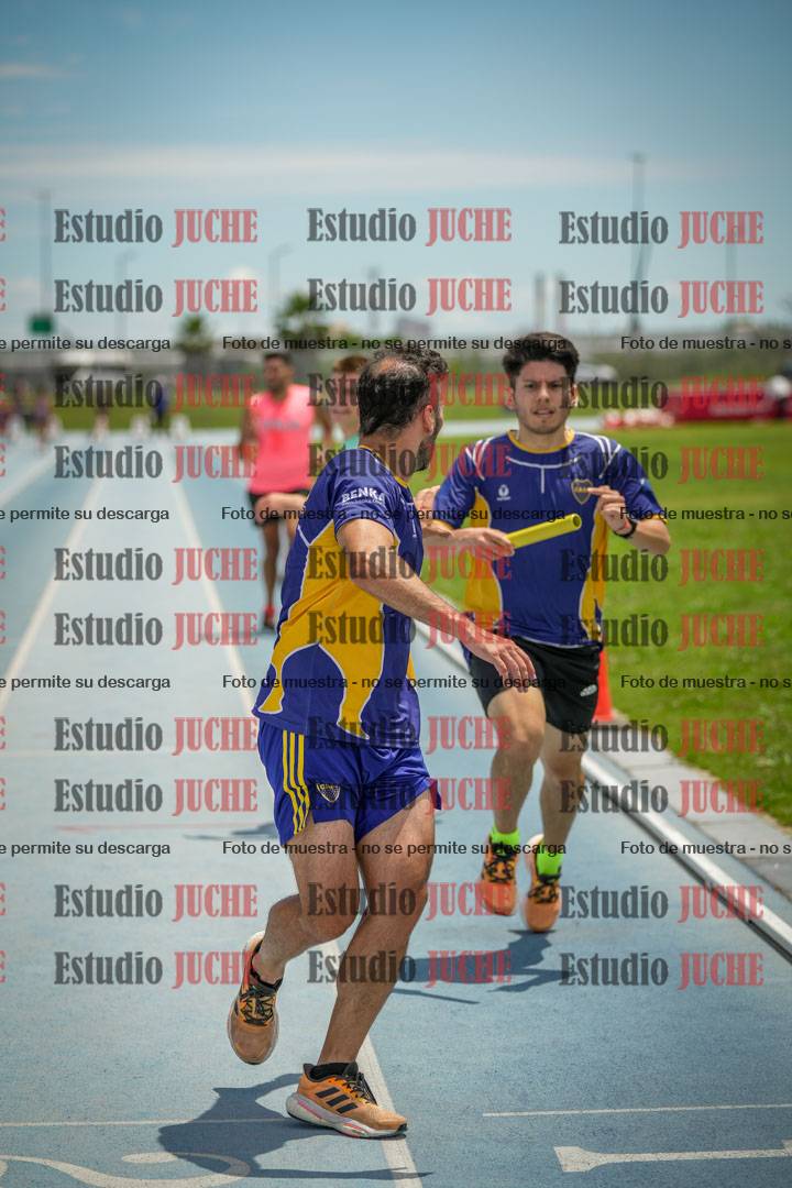 Fotos durante el transcurso de los relevos 20' para running teams - serie 2