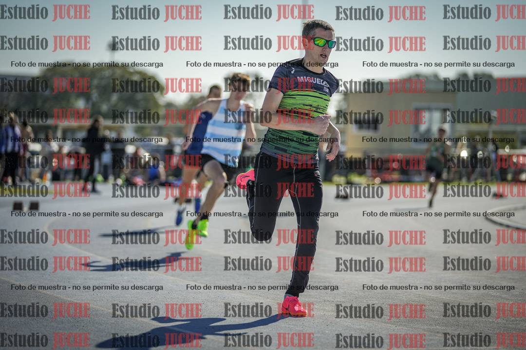 Fotos de los 400 m llanos de varones