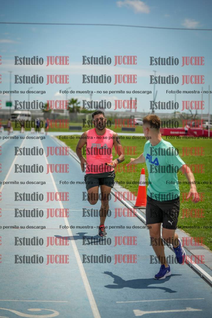 Fotos durante el transcurso de los relevos 20' para running teams - serie 2