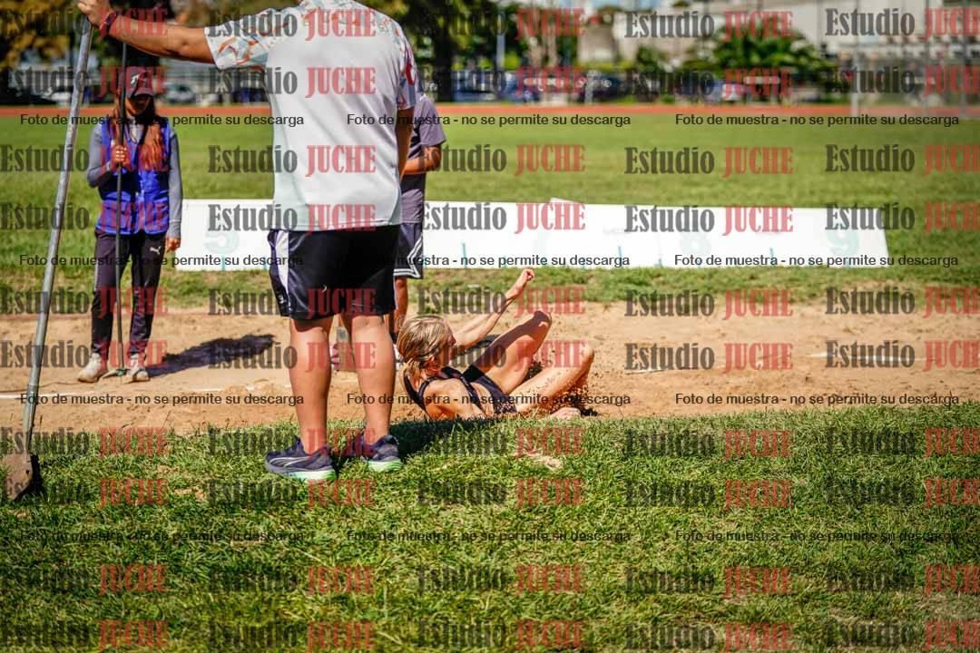 Fotos del salto en largo de mujeres