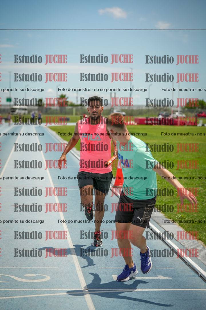 Fotos durante el transcurso de los relevos 20' para running teams - serie 2