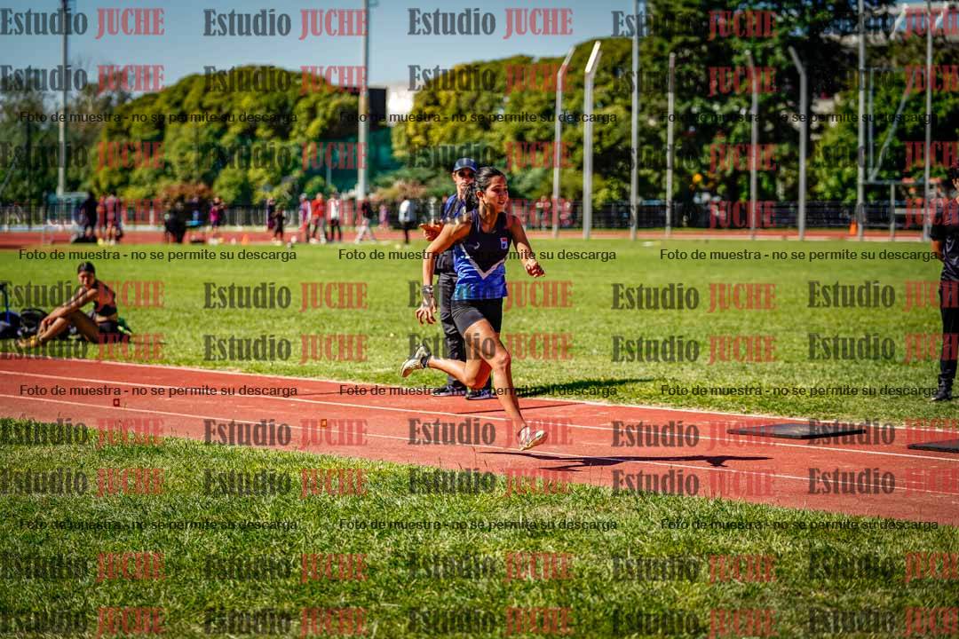 Fotos del salto en largo de mujeres