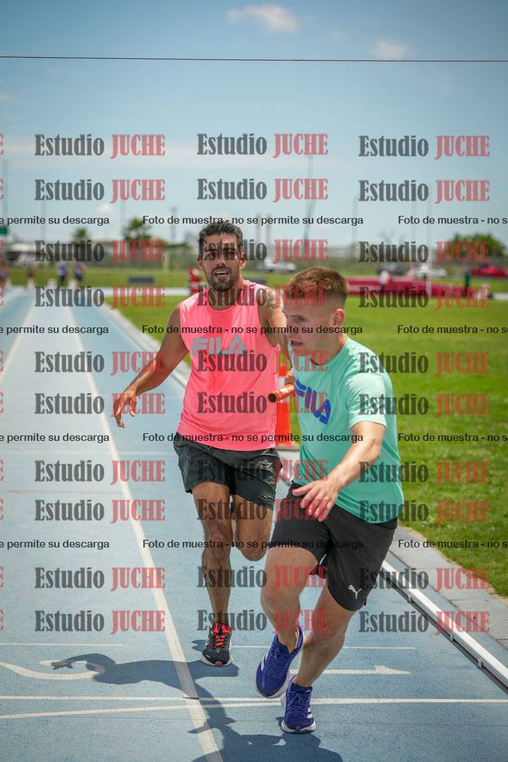Fotos durante el transcurso de los relevos 20' para running teams - serie 2
