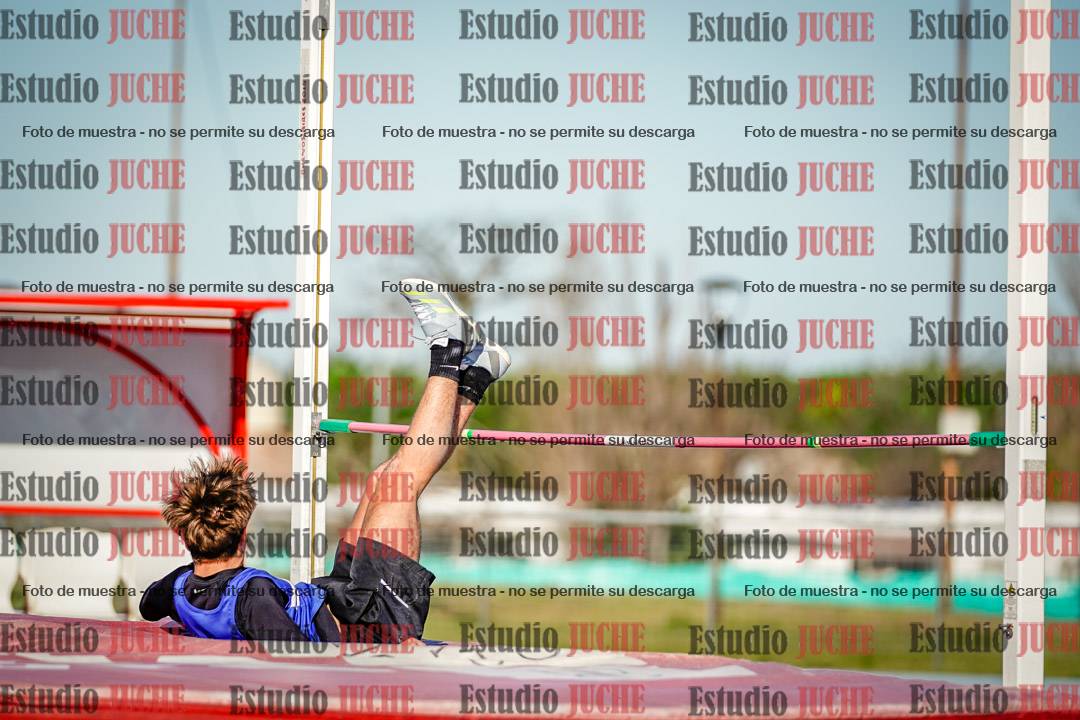 Fotos del salto en alto de mujeres y varones - U15