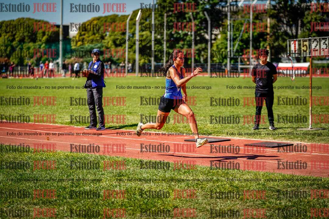 Fotos del salto en largo de mujeres