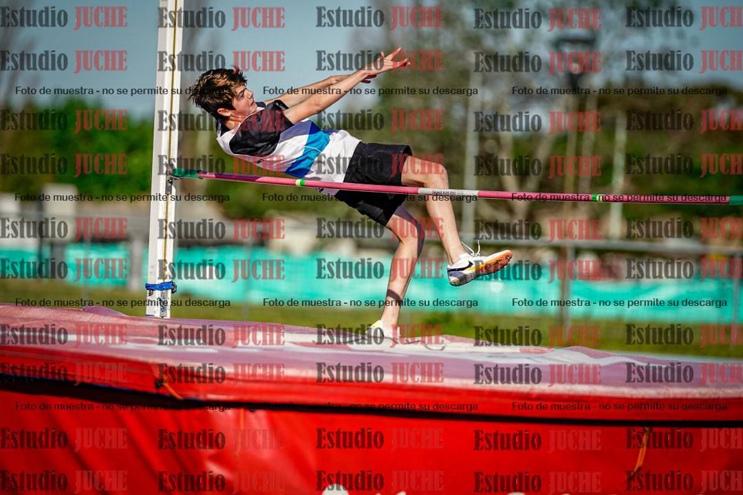 Fotos del salto en alto de mujeres y varones - U15