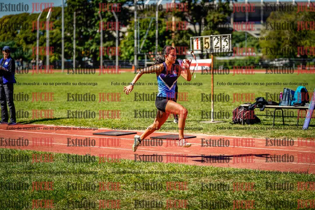 Fotos del salto en largo de mujeres