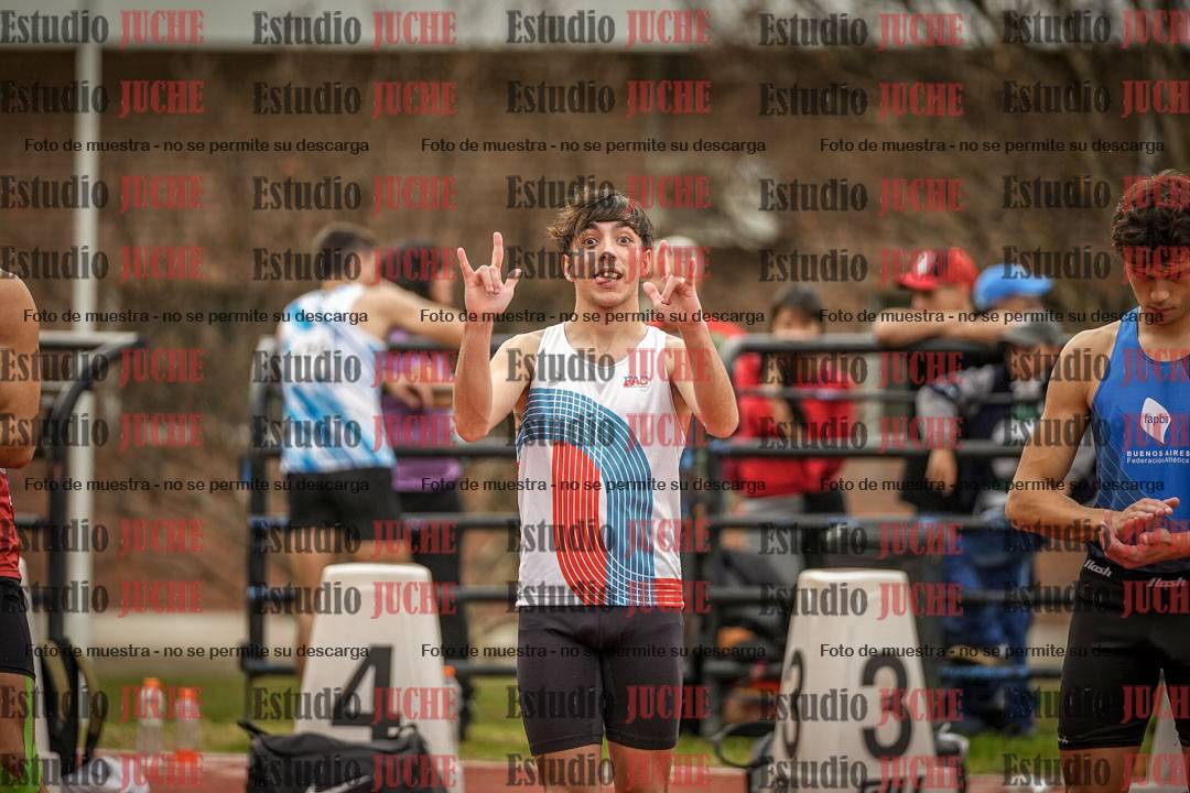 Fotos de los 100 m llanos de varones - FINAL