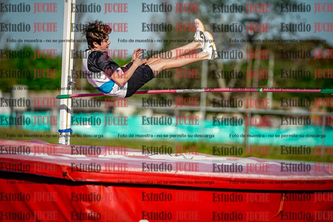 Fotos del salto en alto de mujeres y varones - U15
