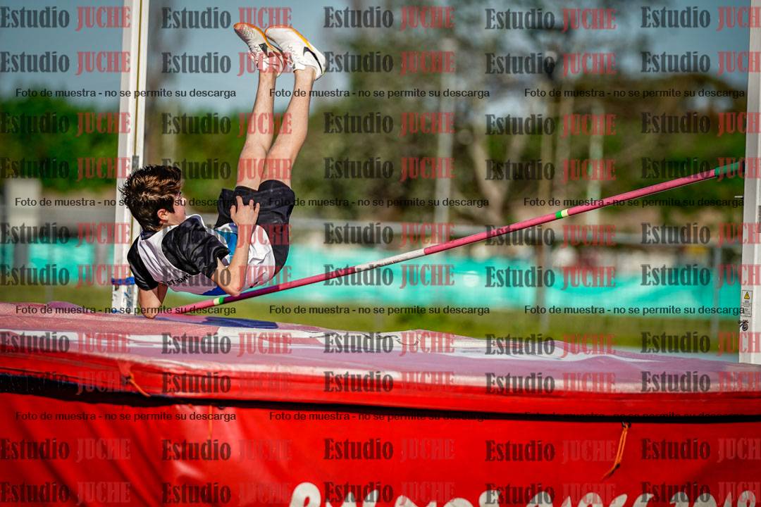 Fotos del salto en alto de mujeres y varones - U15