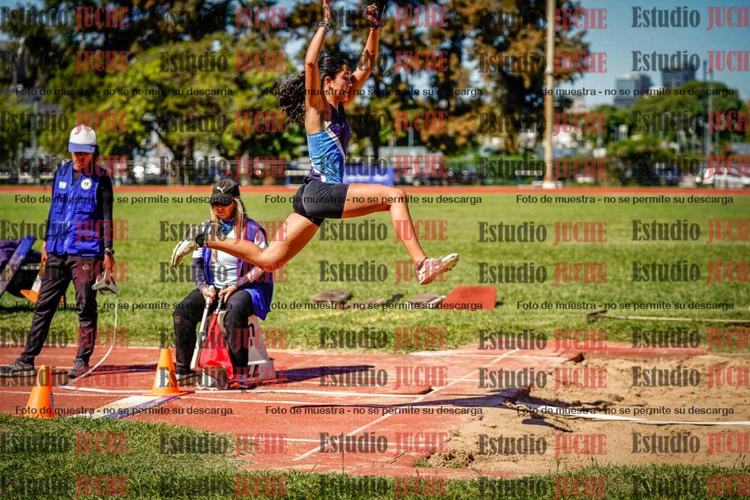 Fotos del salto en largo de mujeres