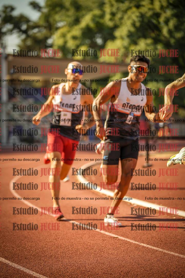 Fotos de los 800 m llanos de varones