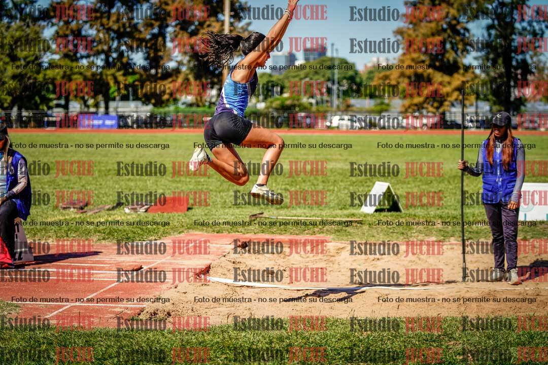 Fotos del salto en largo de mujeres
