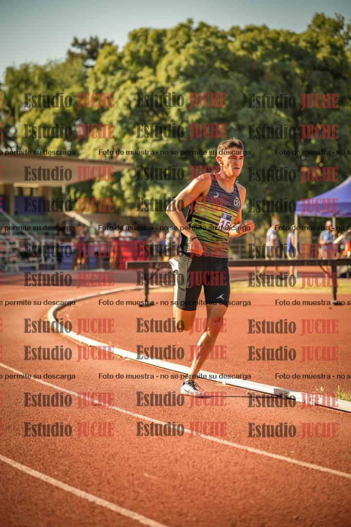 Fotos de los 800 m llanos de varones