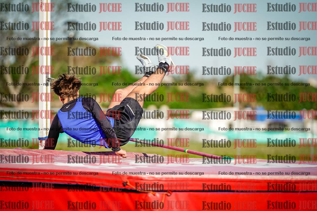 Fotos del salto en alto de mujeres y varones - U15