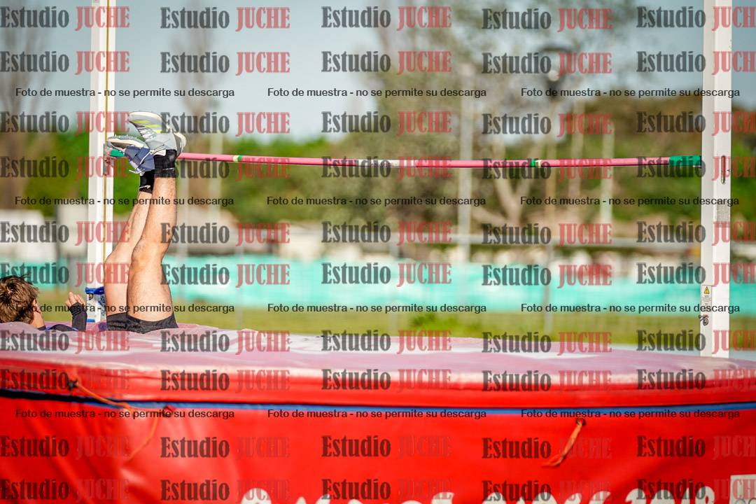 Fotos del salto en alto de mujeres y varones - U15