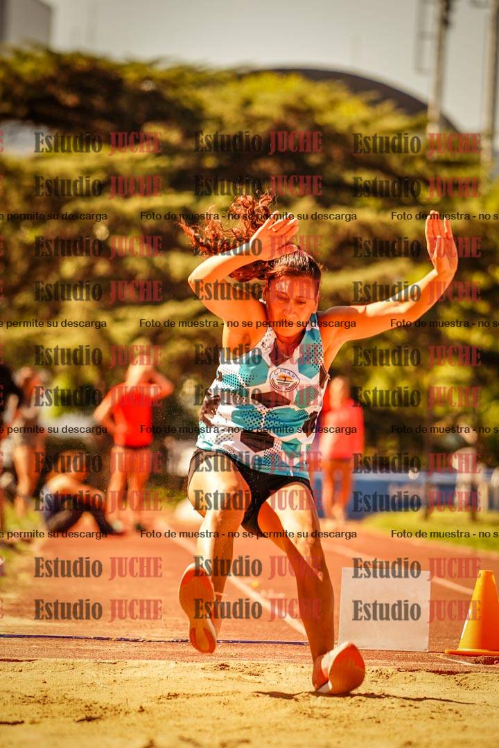 Fotos del salto en largo de mujeres