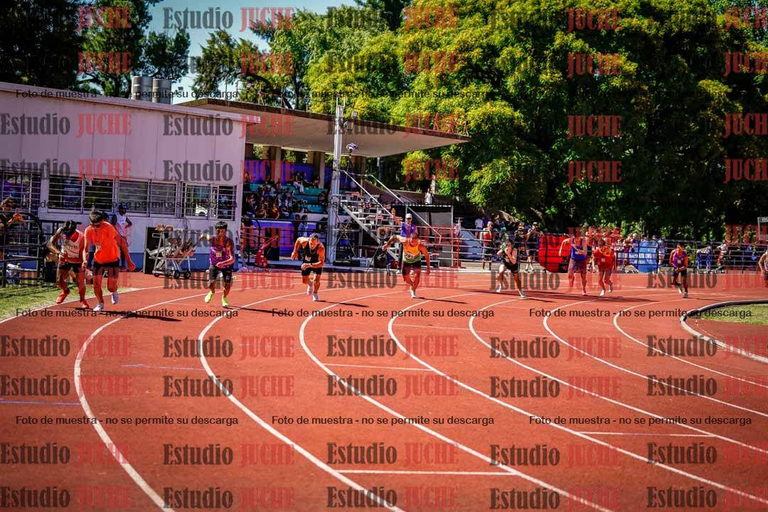 Fotos de los 800 m llanos de varones