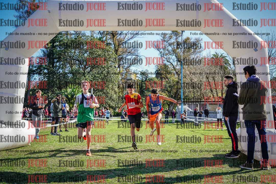 Fotos de la llegada del cross de 2000 m