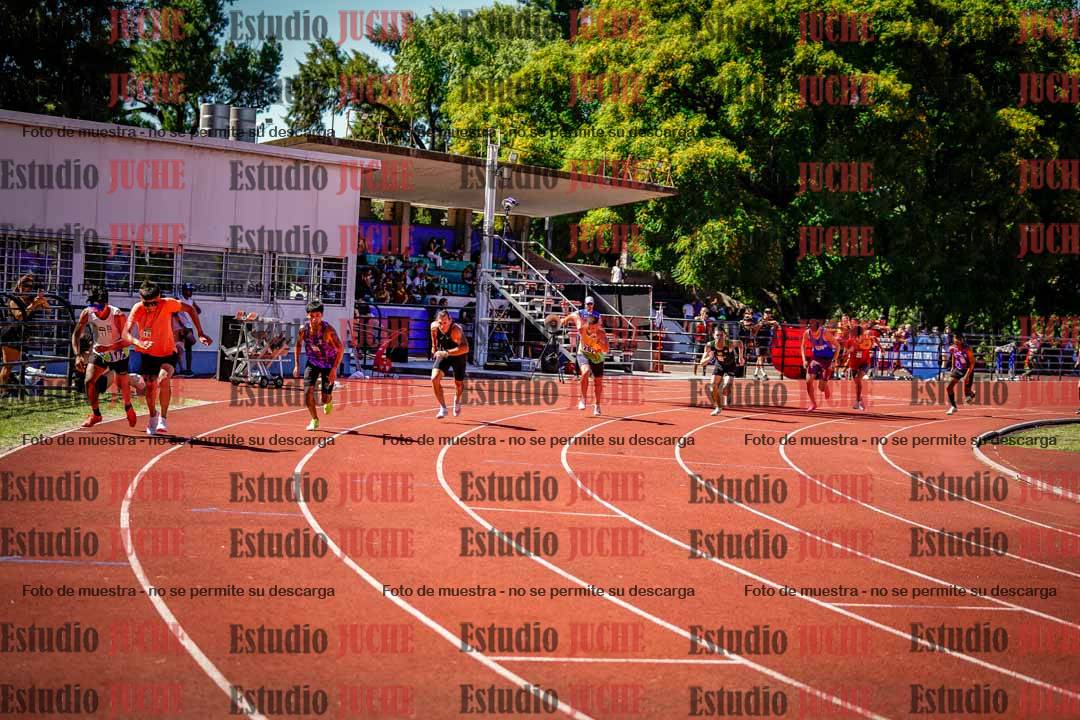 Fotos de los 800 m llanos de varones