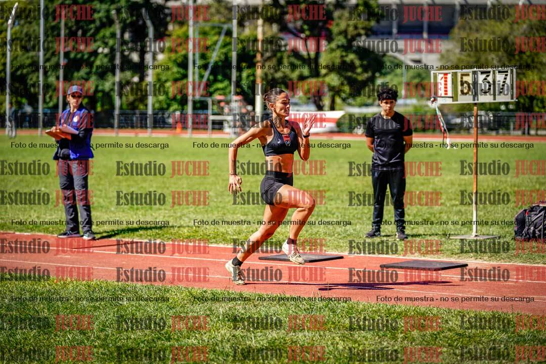 Fotos del salto en largo de mujeres