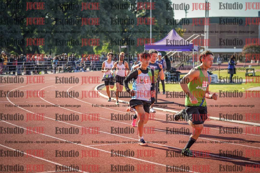 Fotos de los 800 m llanos de varones