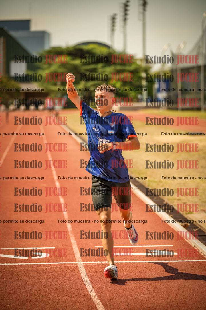 Fotos de los 3000 m con obstáculos de varones