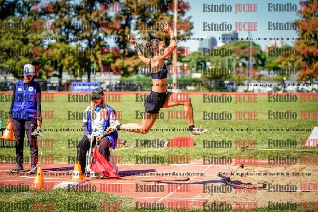 Fotos del salto en largo de mujeres
