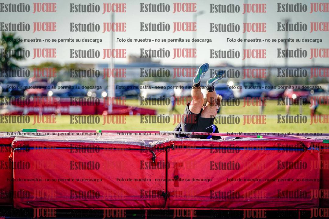 Fotos del salto en alto de mujeres y varones - U15