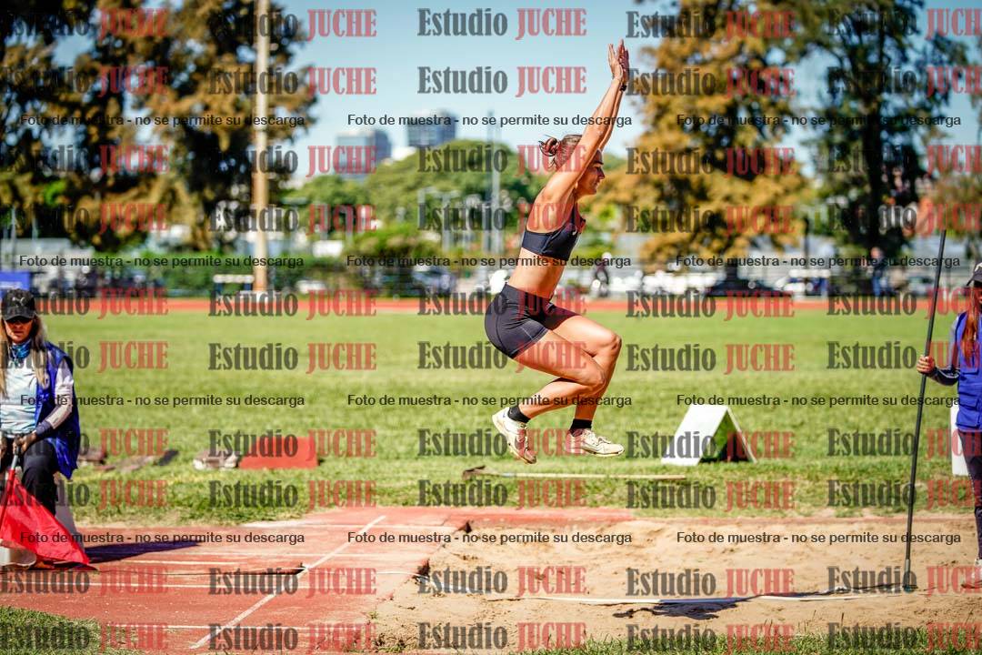Fotos del salto en largo de mujeres