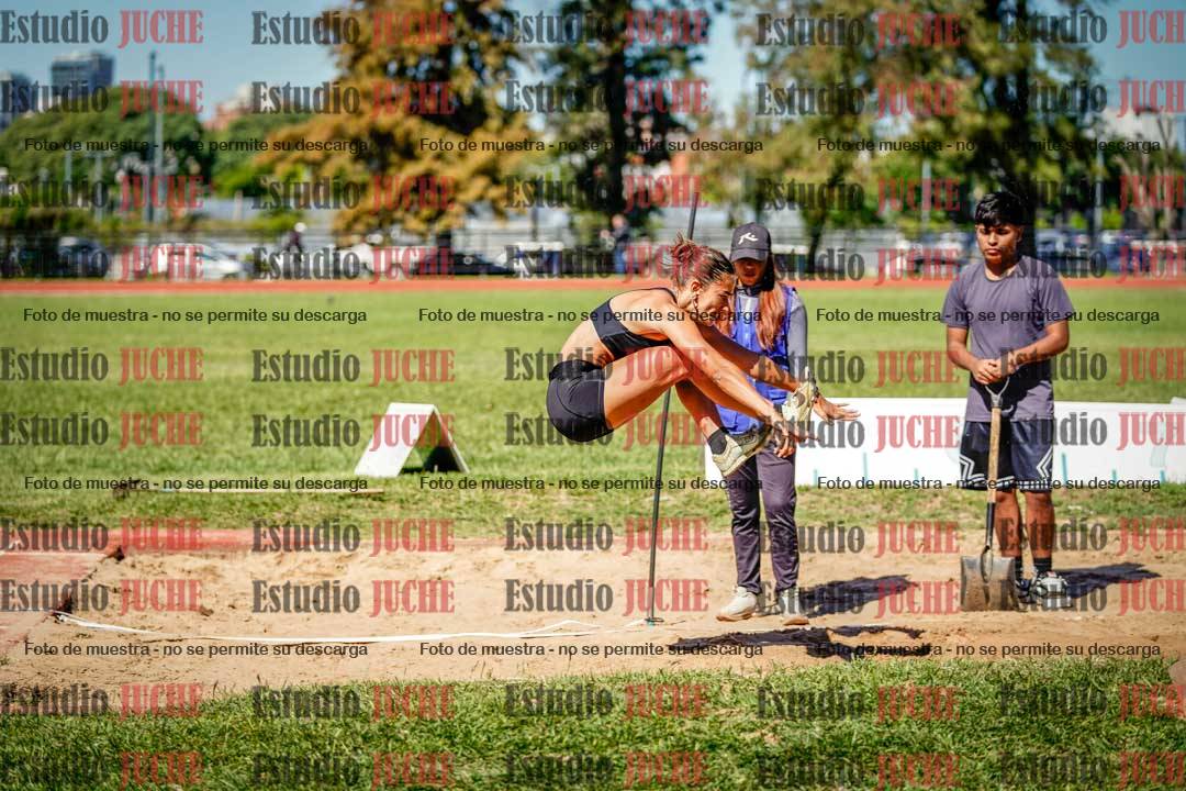 Fotos del salto en largo de mujeres