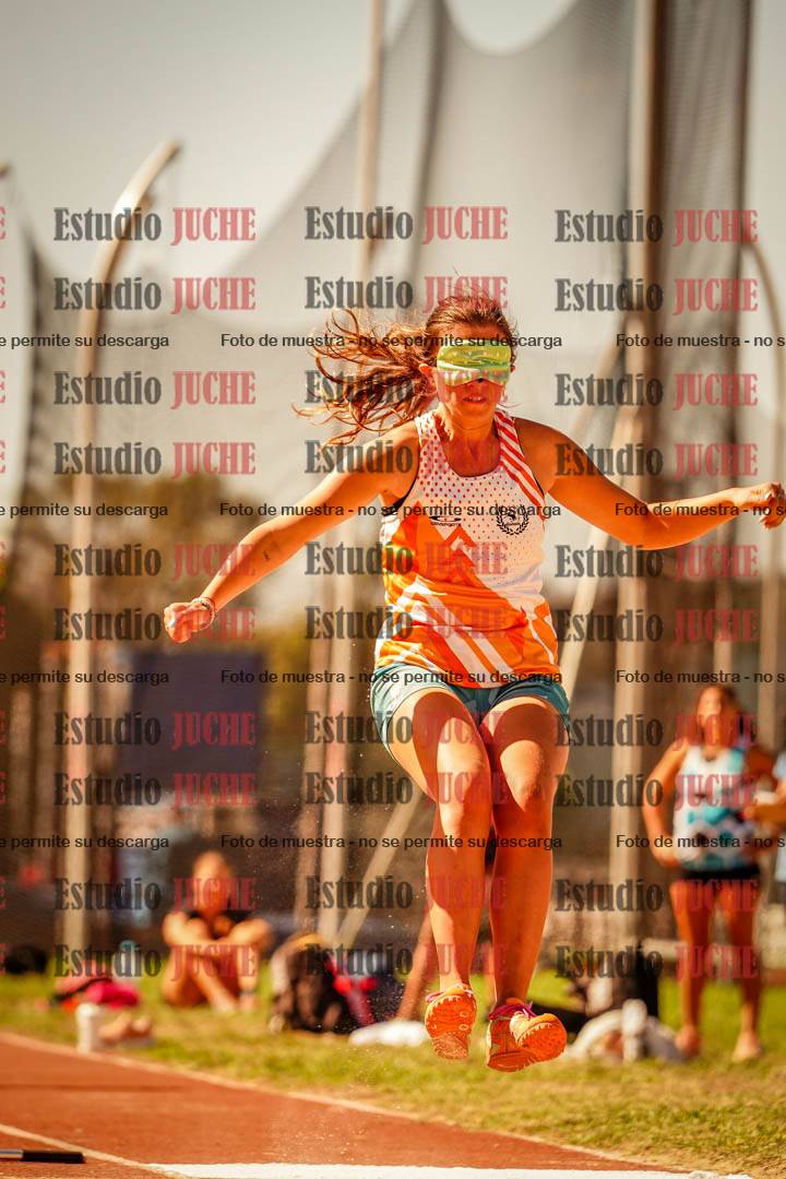 Fotos del salto en largo de mujeres