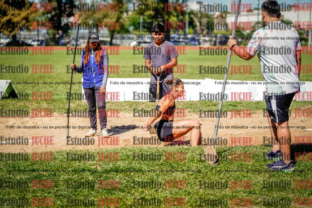 Fotos del salto en largo de mujeres