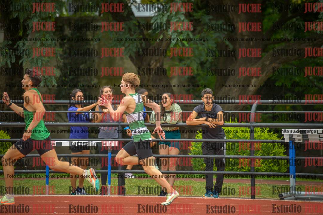 Fotos de los 400 m llanos de varones