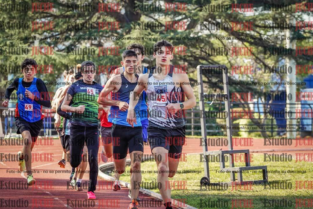 Fotos de los 800 m llanos de varones