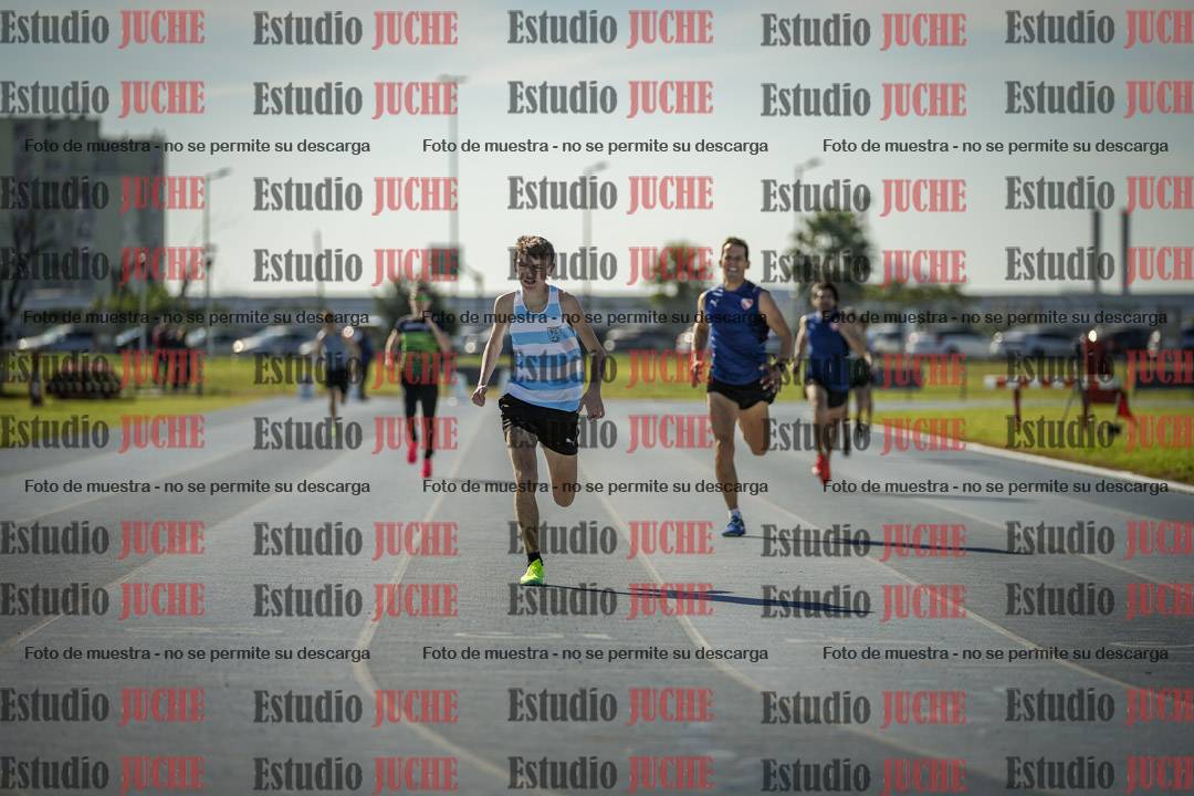 Fotos de los 400 m llanos de varones