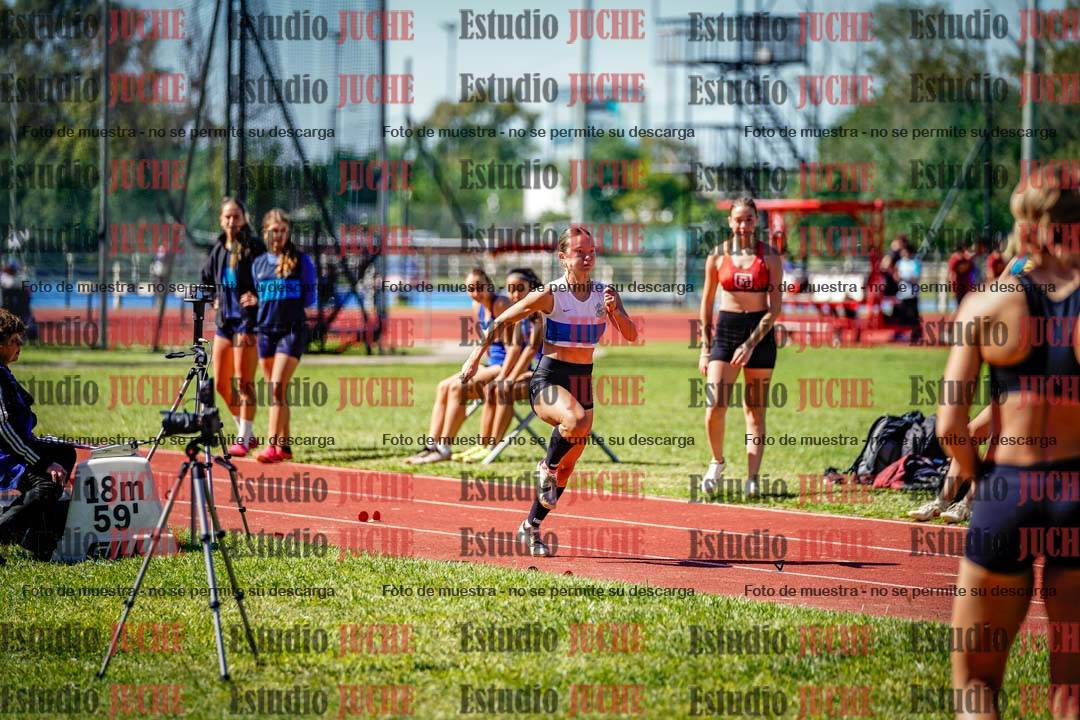 Fotos del salto en largo de mujeres