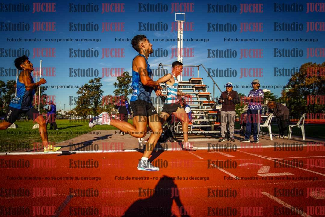 Fotos de los 3000 m llanos de varones