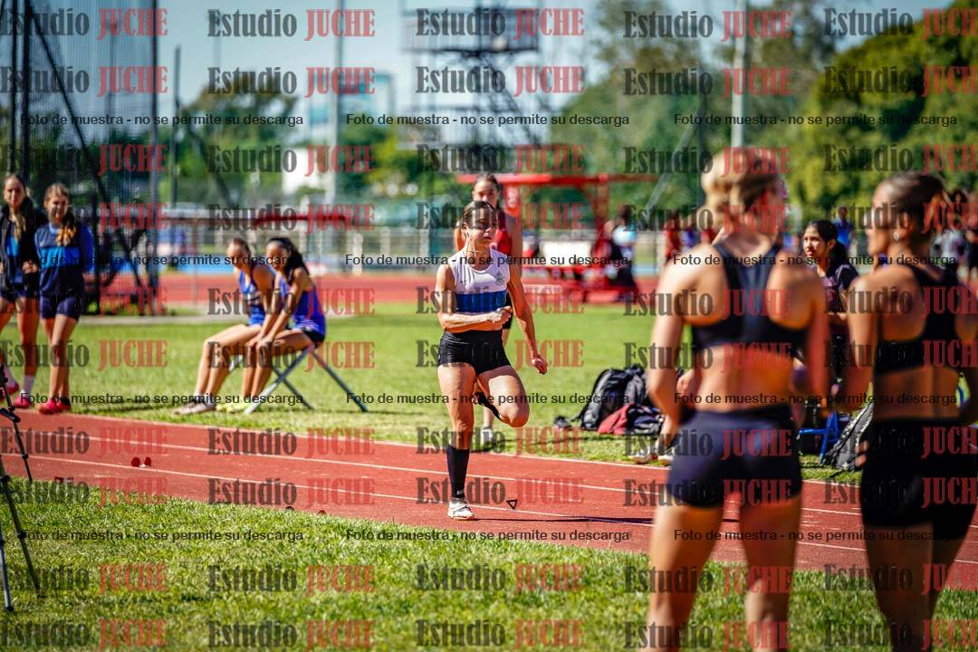 Fotos del salto en largo de mujeres