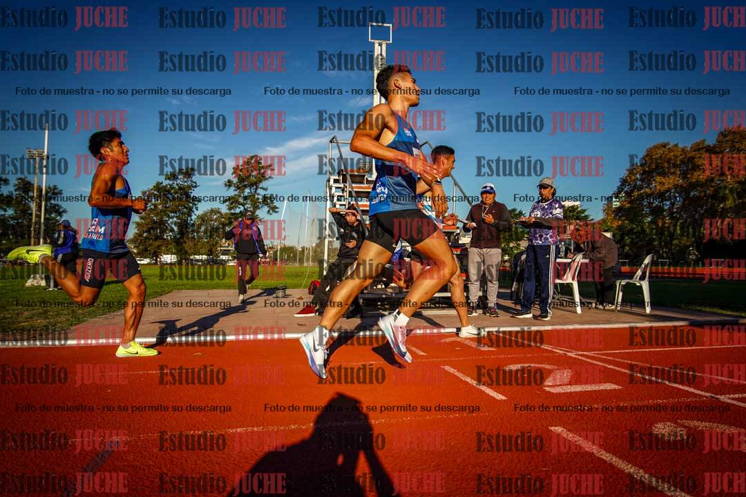 Fotos de los 3000 m llanos de varones