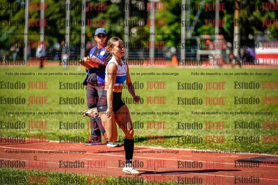Fotos del salto en largo de mujeres